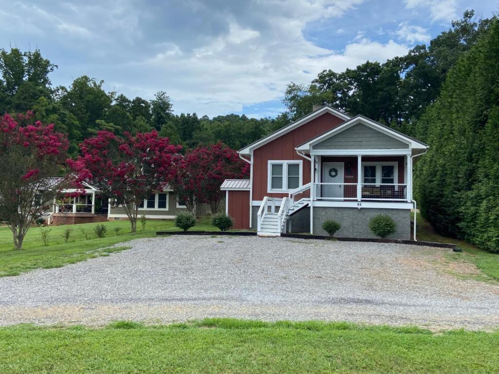The Farmhouse At Wolfehaven Asheville Buitenkant foto